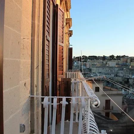 Palazzo Saraceno * ماتيرا